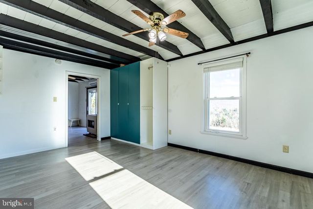 408 HAWKS NEST DR, Baker, WV 26801