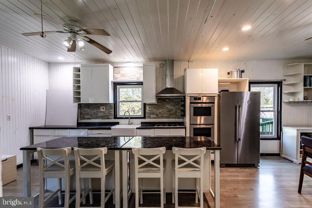 408 HAWKS NEST DR, Baker, WV 26801