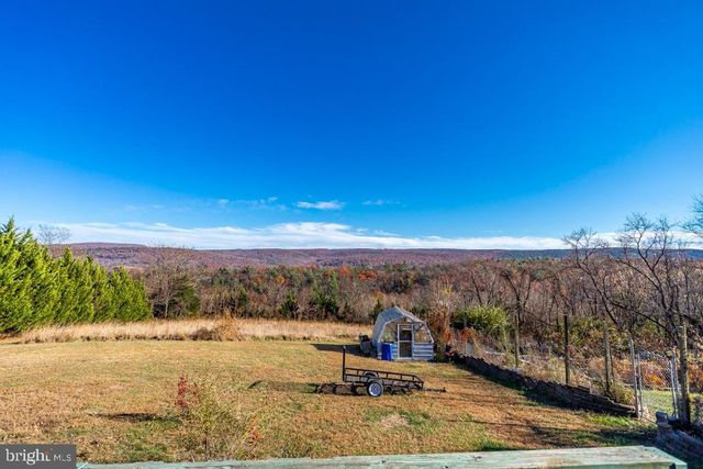 408 HAWKS NEST DR, Baker, WV 26801