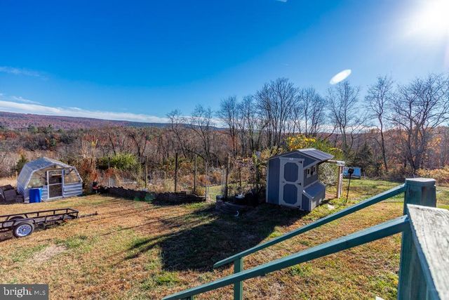 408 HAWKS NEST DR, Baker, WV 26801