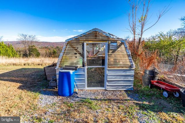 408 HAWKS NEST DR, Baker, WV 26801