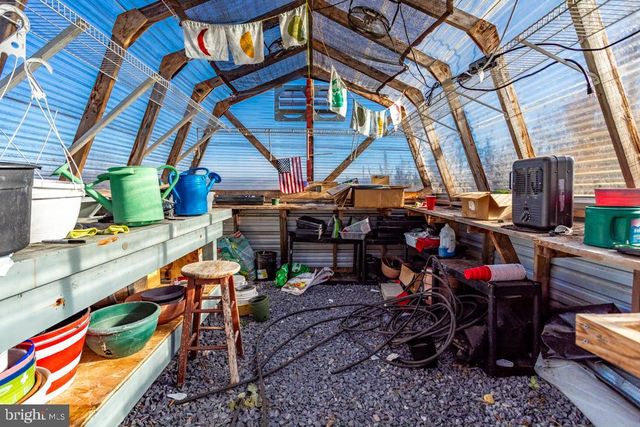 408 HAWKS NEST DR, Baker, WV 26801