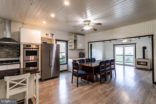 408 HAWKS NEST DR, Baker, WV 26801