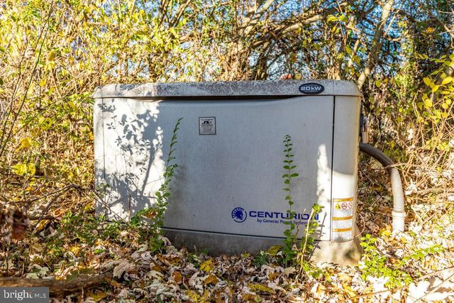 408 HAWKS NEST DR, Baker, WV 26801