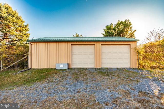 408 HAWKS NEST DR, Baker, WV 26801