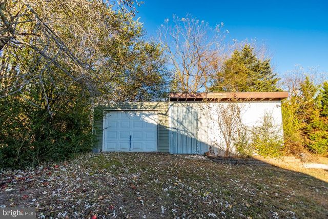 408 HAWKS NEST DR, Baker, WV 26801