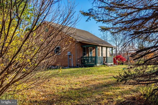 408 HAWKS NEST DR, Baker, WV 26801