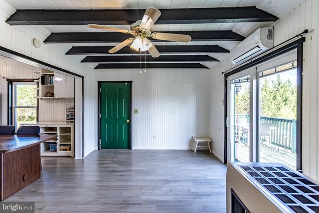 408 HAWKS NEST DR, Baker, WV 26801