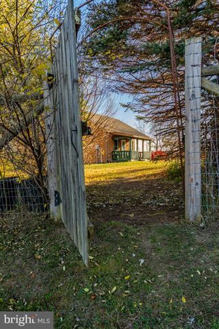 408 HAWKS NEST DR, Baker, WV 26801