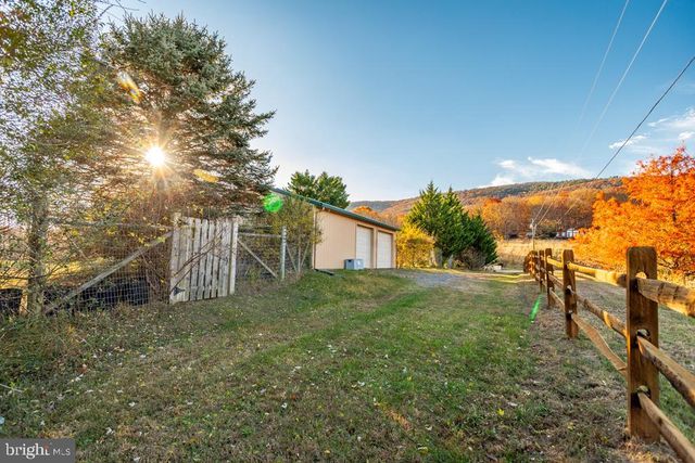 408 HAWKS NEST DR, Baker, WV 26801