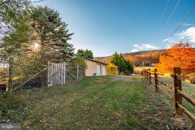 408 HAWKS NEST DR, Baker, WV 26801