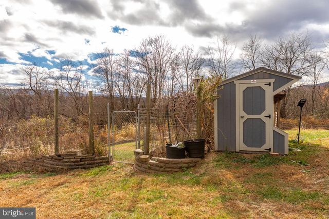 408 HAWKS NEST DR, Baker, WV 26801