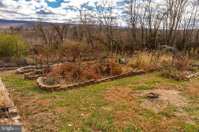 408 HAWKS NEST DR, Baker, WV 26801