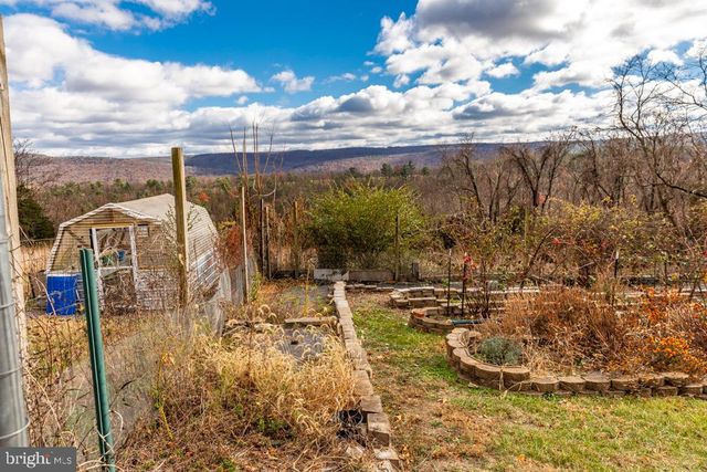 408 HAWKS NEST DR, Baker, WV 26801