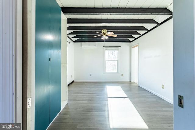 408 HAWKS NEST DR, Baker, WV 26801