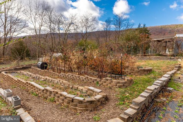 408 HAWKS NEST DR, Baker, WV 26801