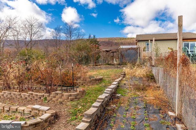 408 HAWKS NEST DR, Baker, WV 26801