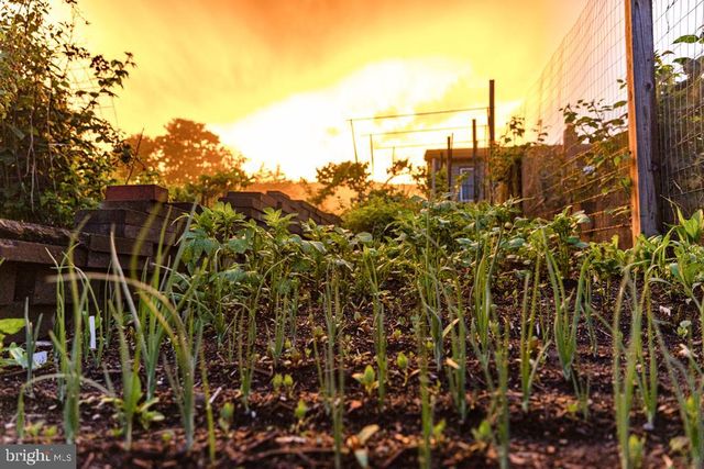 408 HAWKS NEST DR, Baker, WV 26801