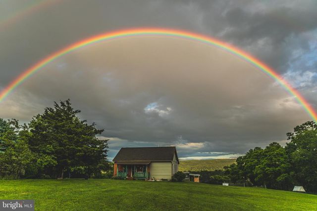 408 HAWKS NEST DR, Baker, WV 26801