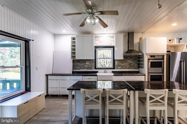 408 HAWKS NEST DR, Baker, WV 26801