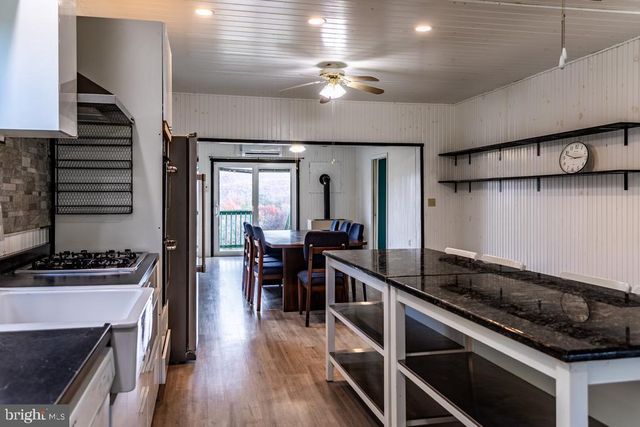 408 HAWKS NEST DR, Baker, WV 26801