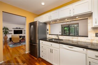 17955 University Park Drive 82, Livonia, MI 48152