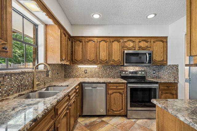 110 Bryn Mawr Lane, Waxahachie, TX 75165
