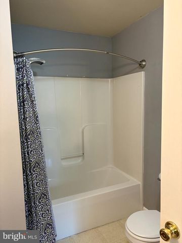 179 HIDDEN DR, Blackwood, NJ 08012