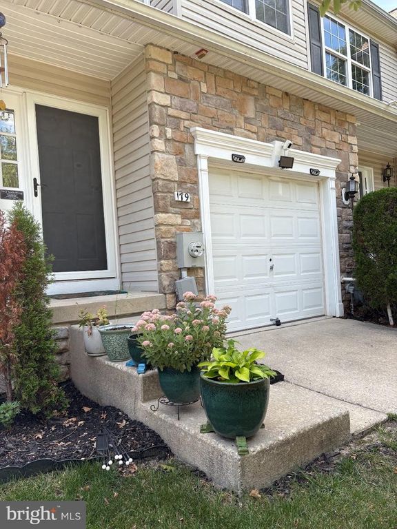 179 HIDDEN DR, Blackwood, NJ 08012