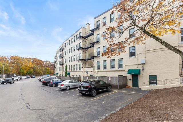 1427 Commonwealth Ave 102, Boston, MA 02135