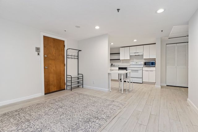 1427 Commonwealth Ave 102, Boston, MA 02135