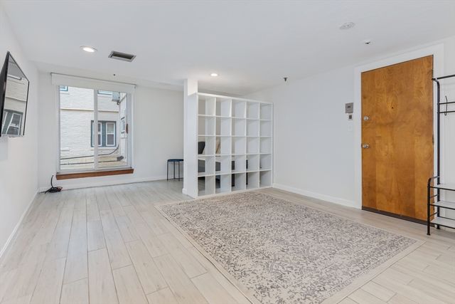 1427 Commonwealth Ave 102, Boston, MA 02135