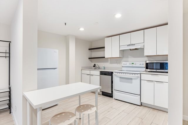 1427 Commonwealth Ave 102, Boston, MA 02135