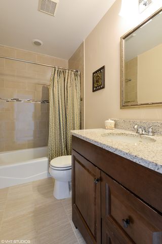 2375 N Wayne Avenue, Chicago, IL 60614