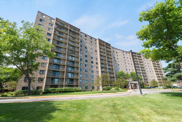6340 AMERICANA Drive 117, Willowbrook, IL 60527