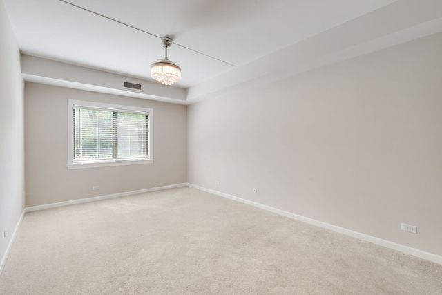 6340 AMERICANA Drive 117, Willowbrook, IL 60527