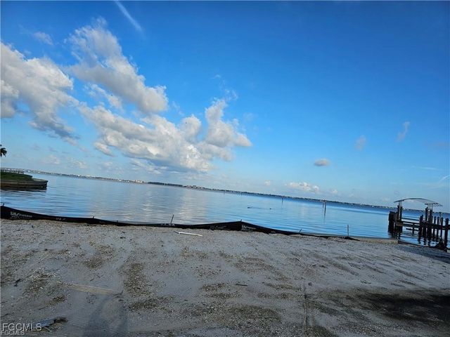 6928 Old Whiskey Creek DR, Fort Myers, FL 33919