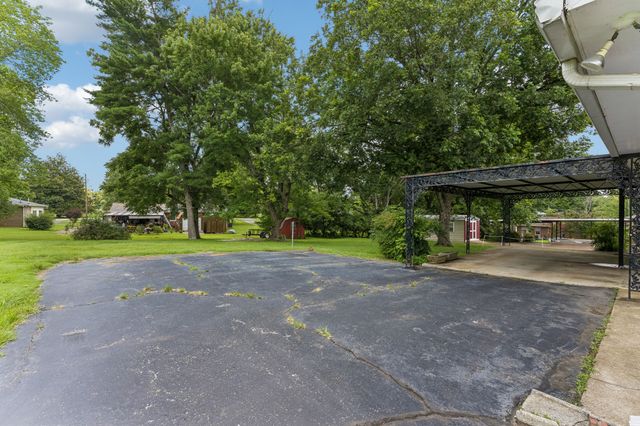 950 Fairlane Dr, Lewisburg, TN 37091