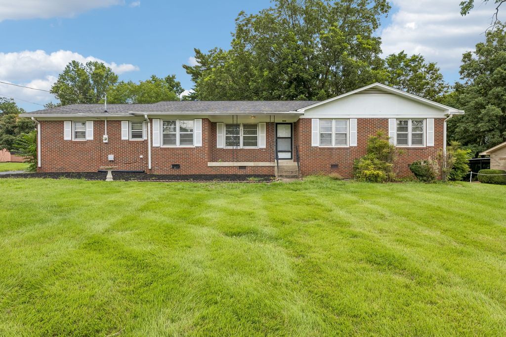 950 Fairlane Dr, Lewisburg, TN 37091