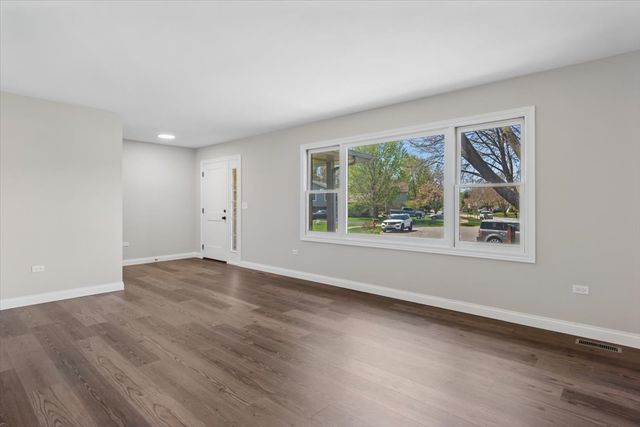 9 Red Bud Court, Bolingbrook, IL 60490