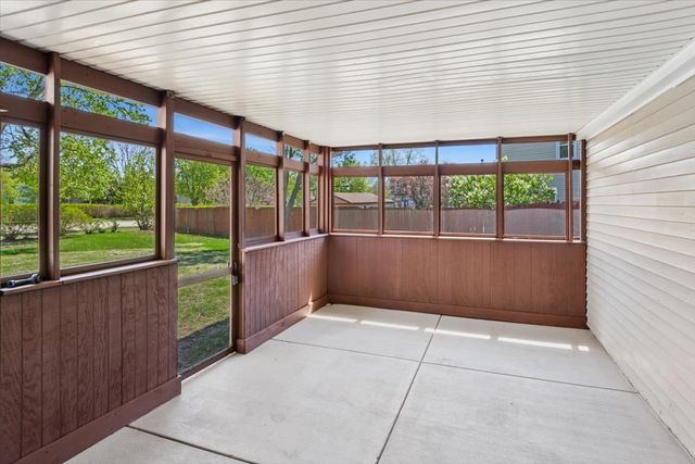 9 Red Bud Court, Bolingbrook, IL 60490