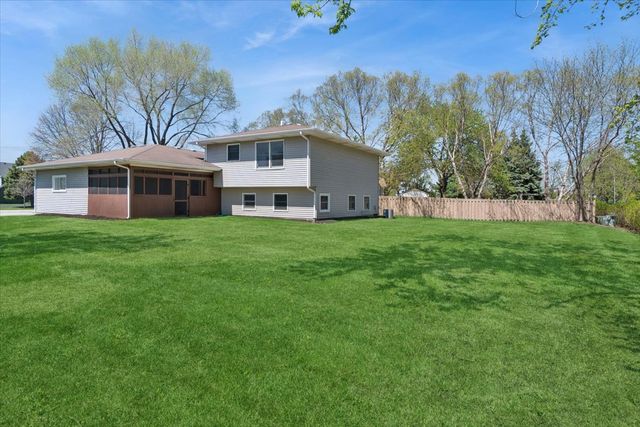 9 Red Bud Court, Bolingbrook, IL 60490