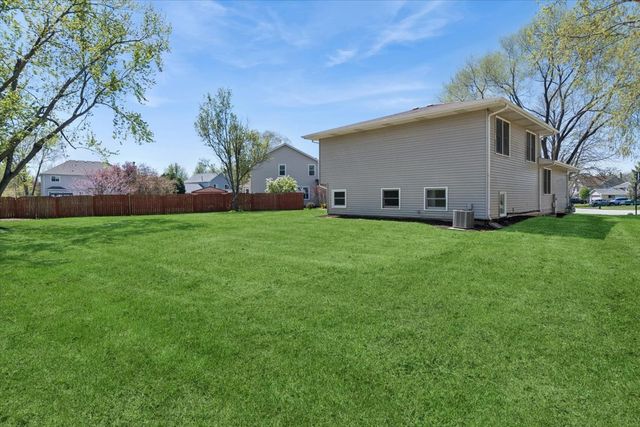 9 Red Bud Court, Bolingbrook, IL 60490