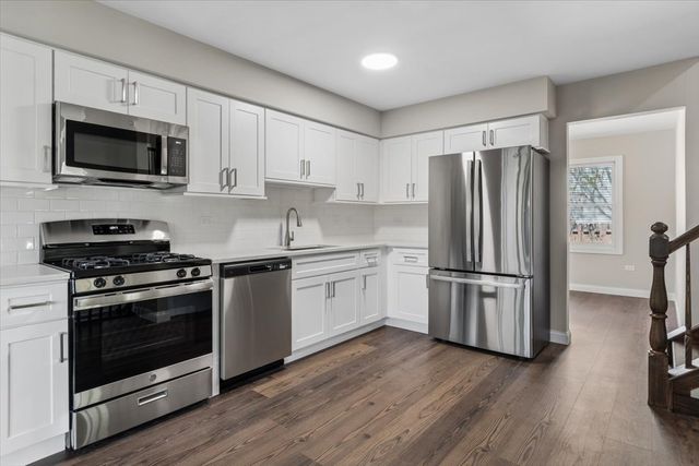 9 Red Bud Court, Bolingbrook, IL 60490
