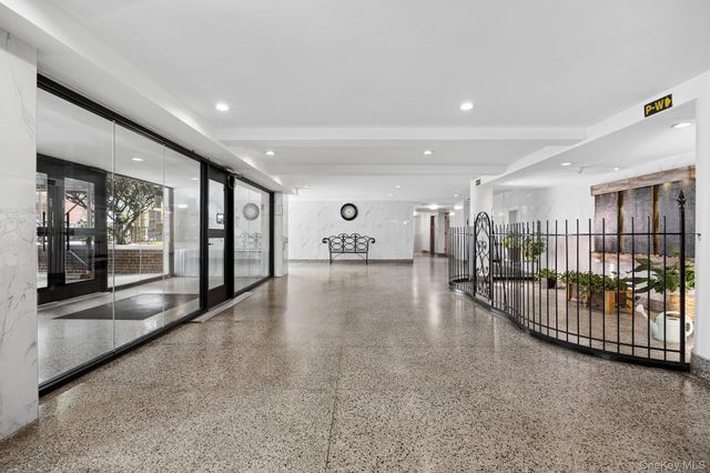 60-11 Broadway 3S, Woodside, NY 11377