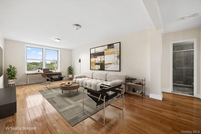 60-11 Broadway 3S, Woodside, NY 11377