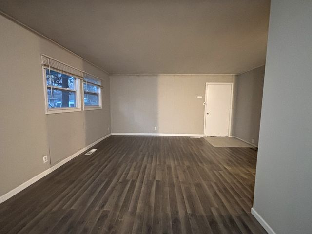 140 Hickory Drive, Carpentersville, IL 60110