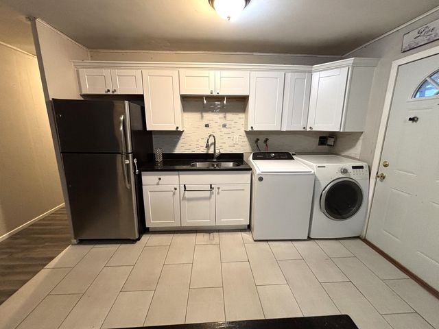 140 Hickory Drive, Carpentersville, IL 60110