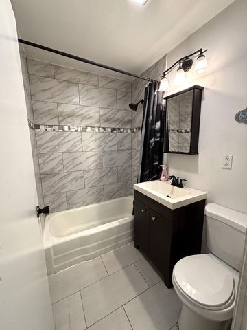 140 Hickory Drive, Carpentersville, IL 60110