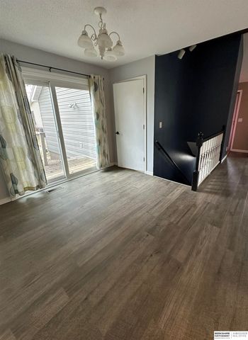 7805 Potter Plaza, Omaha, NE 68122